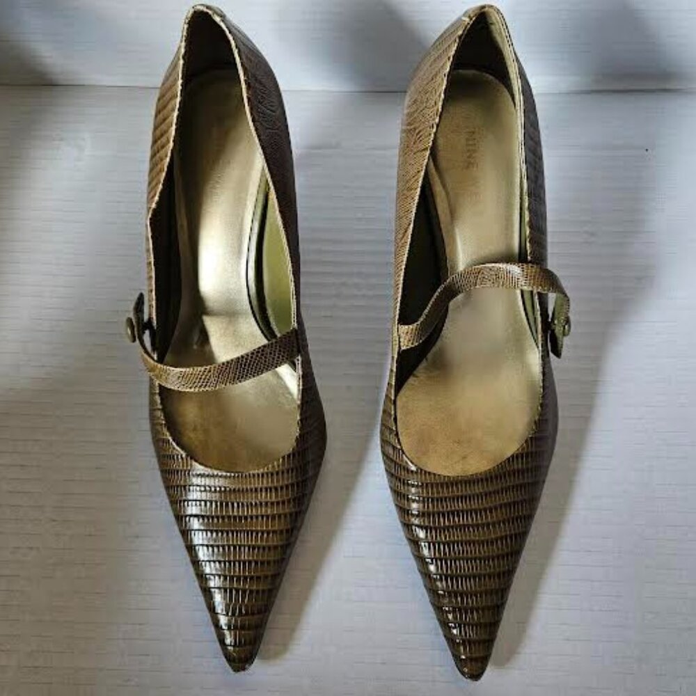 Vintage Nine West Donao Pointed Toe Pumps with Strap (Green)